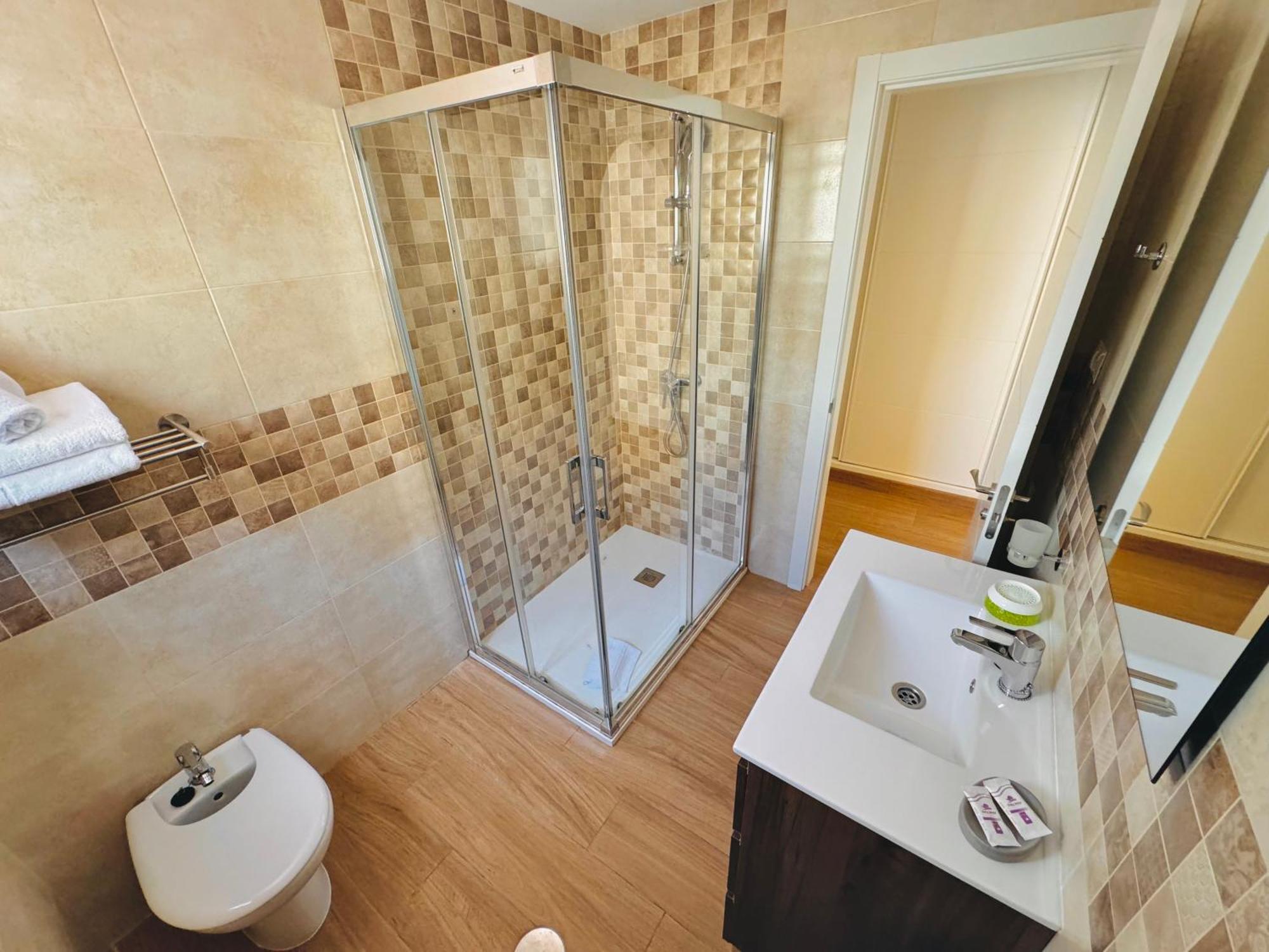 Pueblo Evita Premium Suites เบนัลมาเดนา ภายนอก รูปภาพ