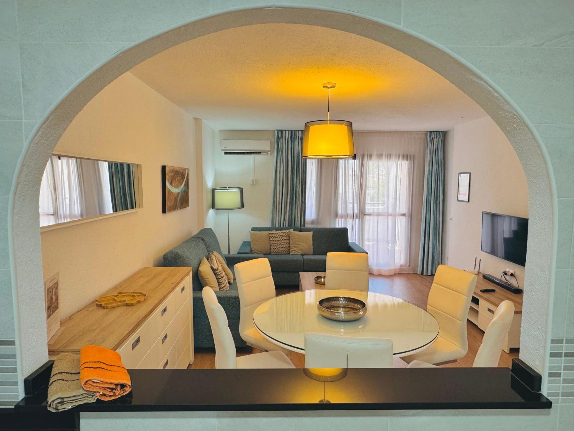 Pueblo Evita Premium Suites เบนัลมาเดนา ภายนอก รูปภาพ