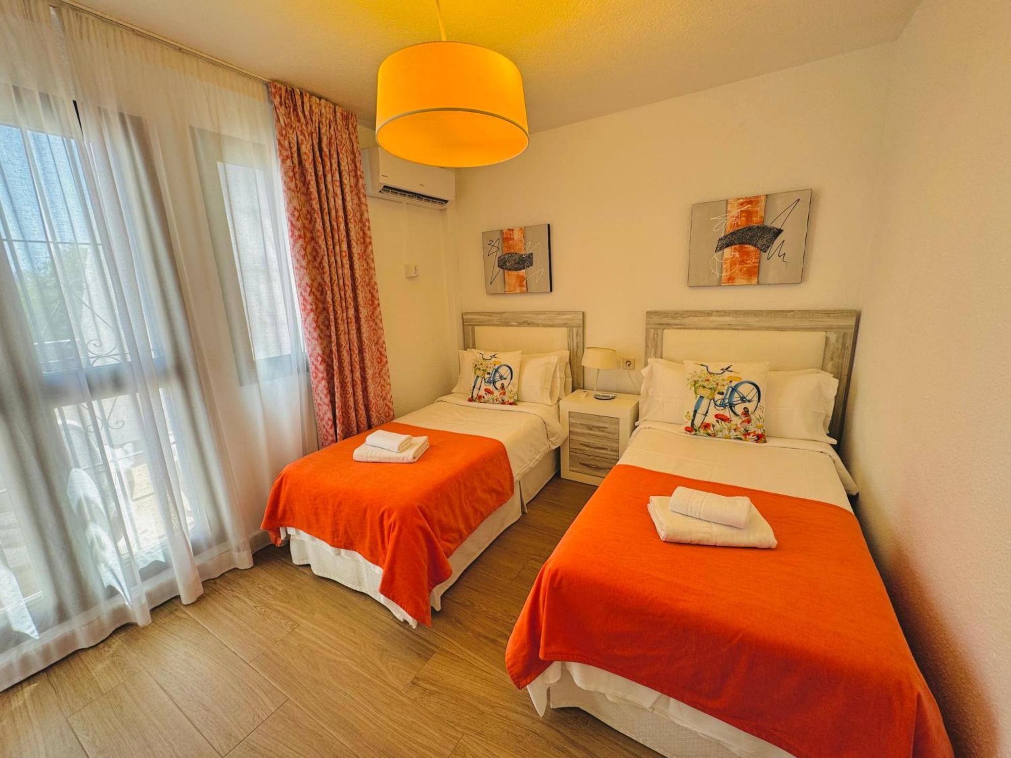 Pueblo Evita Premium Suites เบนัลมาเดนา ภายนอก รูปภาพ
