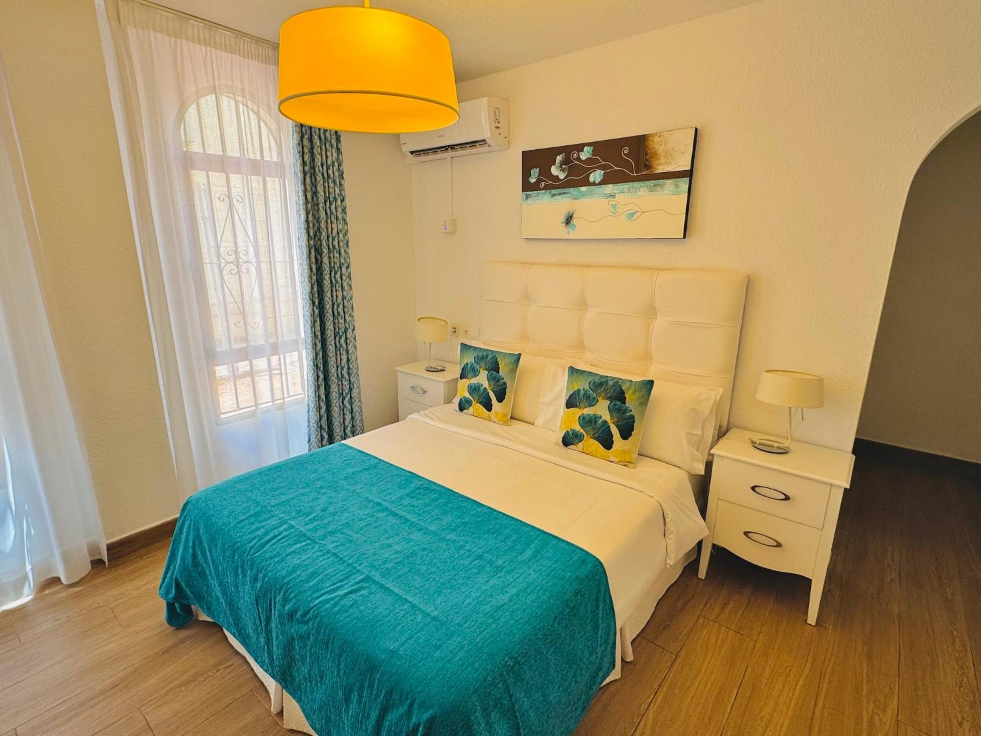 Pueblo Evita Premium Suites เบนัลมาเดนา ภายนอก รูปภาพ