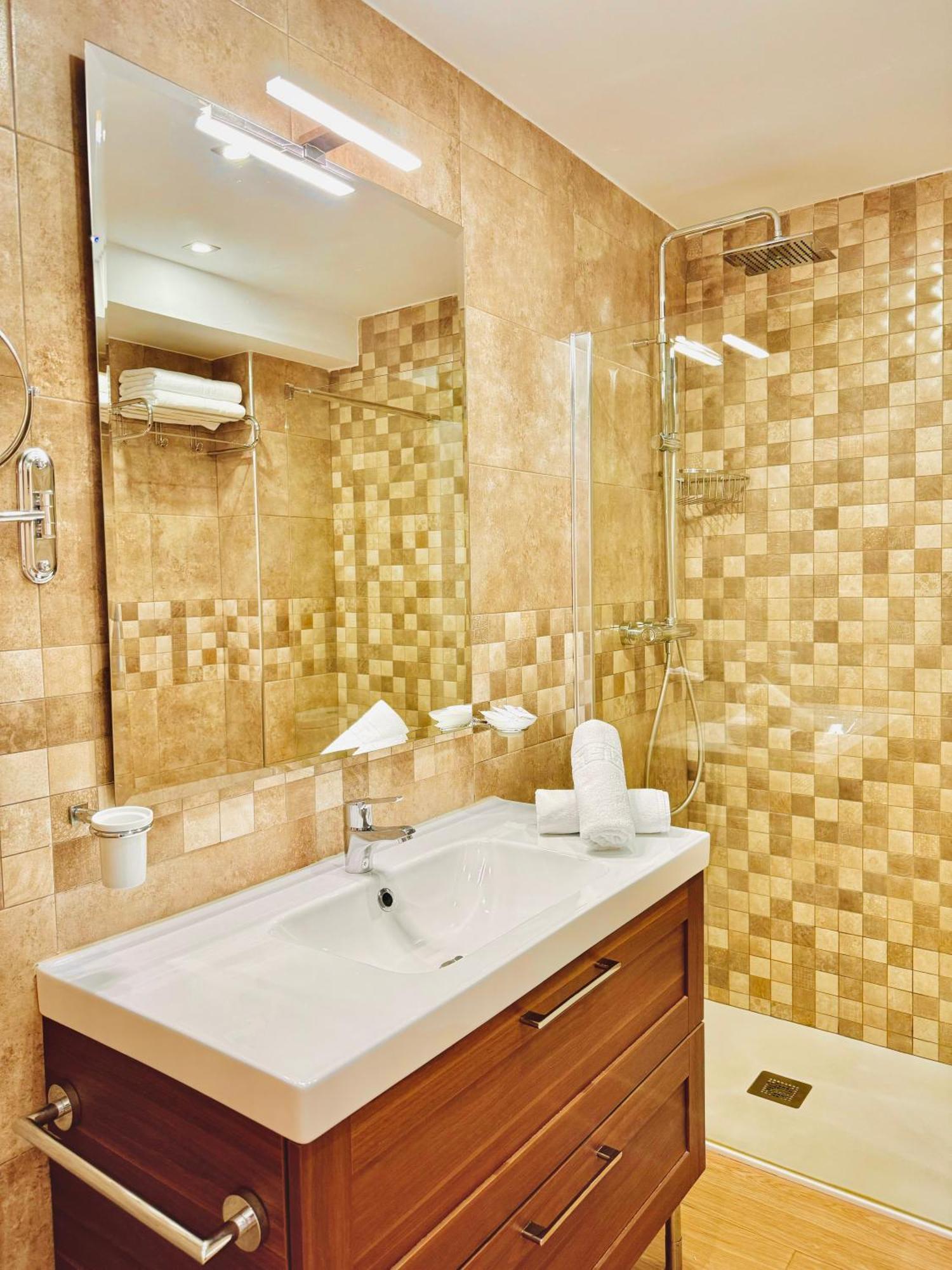 Pueblo Evita Premium Suites เบนัลมาเดนา ภายนอก รูปภาพ