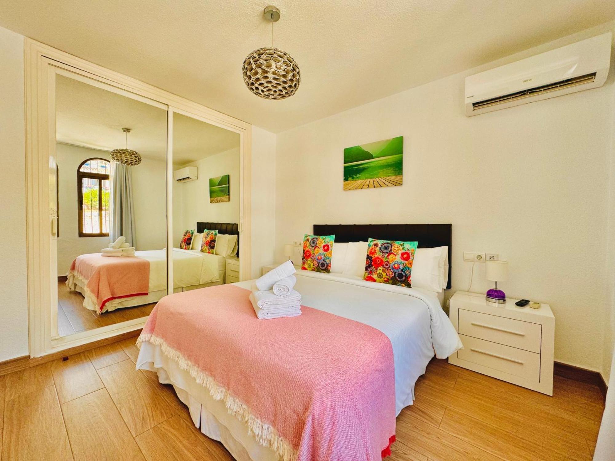 Pueblo Evita Premium Suites เบนัลมาเดนา ภายนอก รูปภาพ