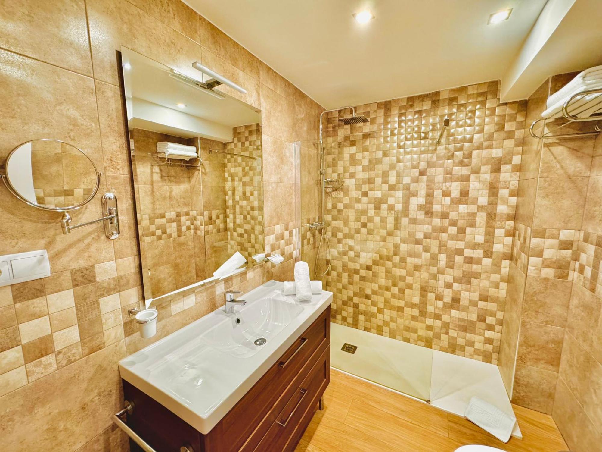 Pueblo Evita Premium Suites เบนัลมาเดนา ภายนอก รูปภาพ
