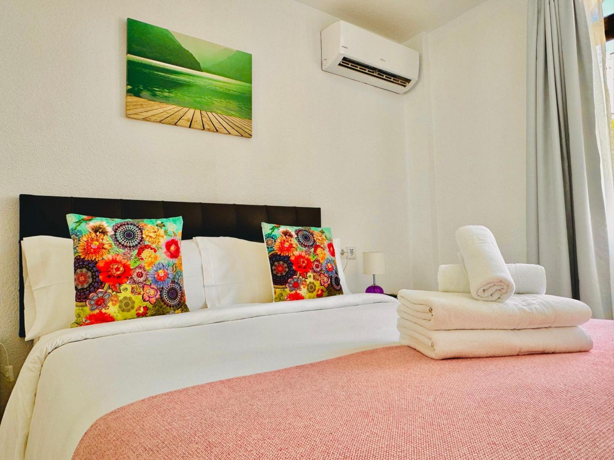 Pueblo Evita Premium Suites เบนัลมาเดนา ภายนอก รูปภาพ