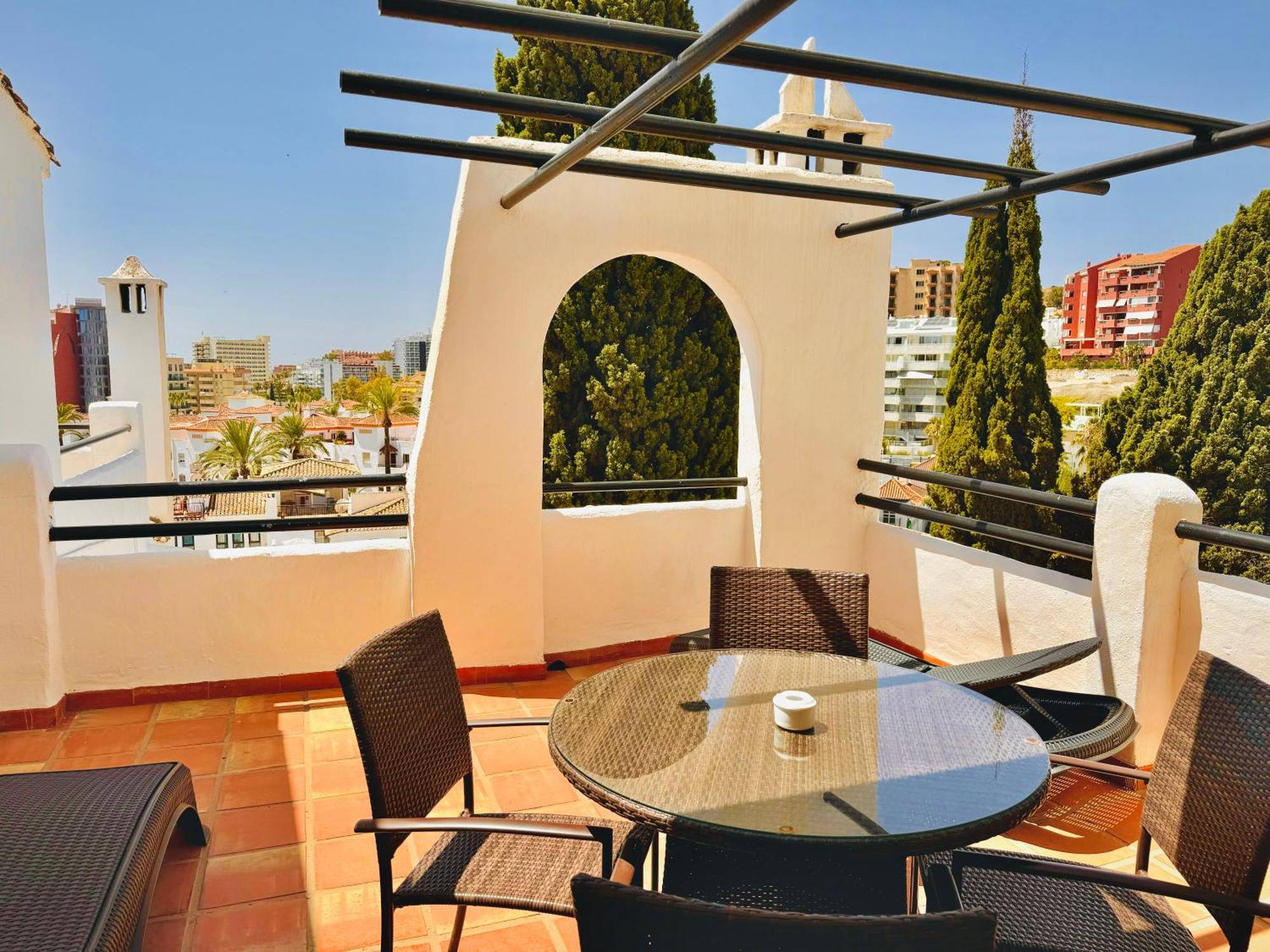 Pueblo Evita Premium Suites เบนัลมาเดนา ภายนอก รูปภาพ