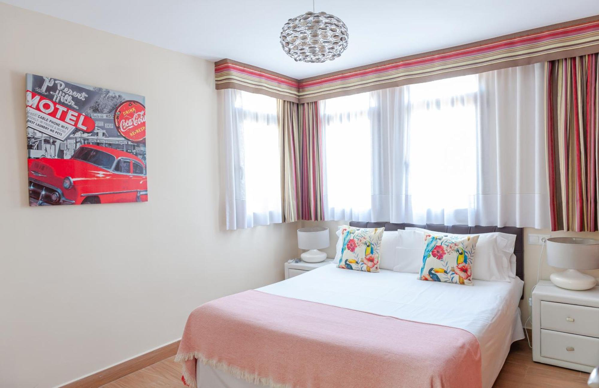 Pueblo Evita Premium Suites เบนัลมาเดนา ภายนอก รูปภาพ