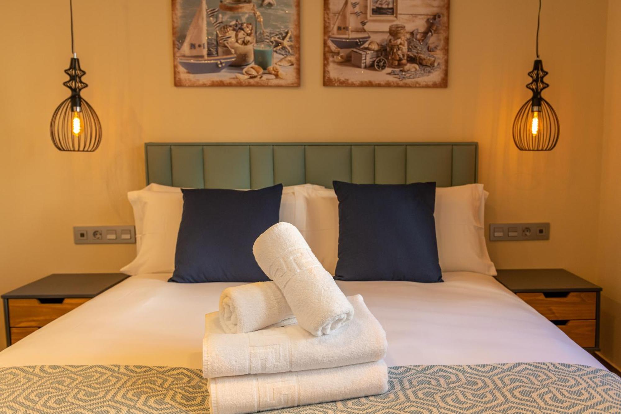 Pueblo Evita Premium Suites เบนัลมาเดนา ภายนอก รูปภาพ