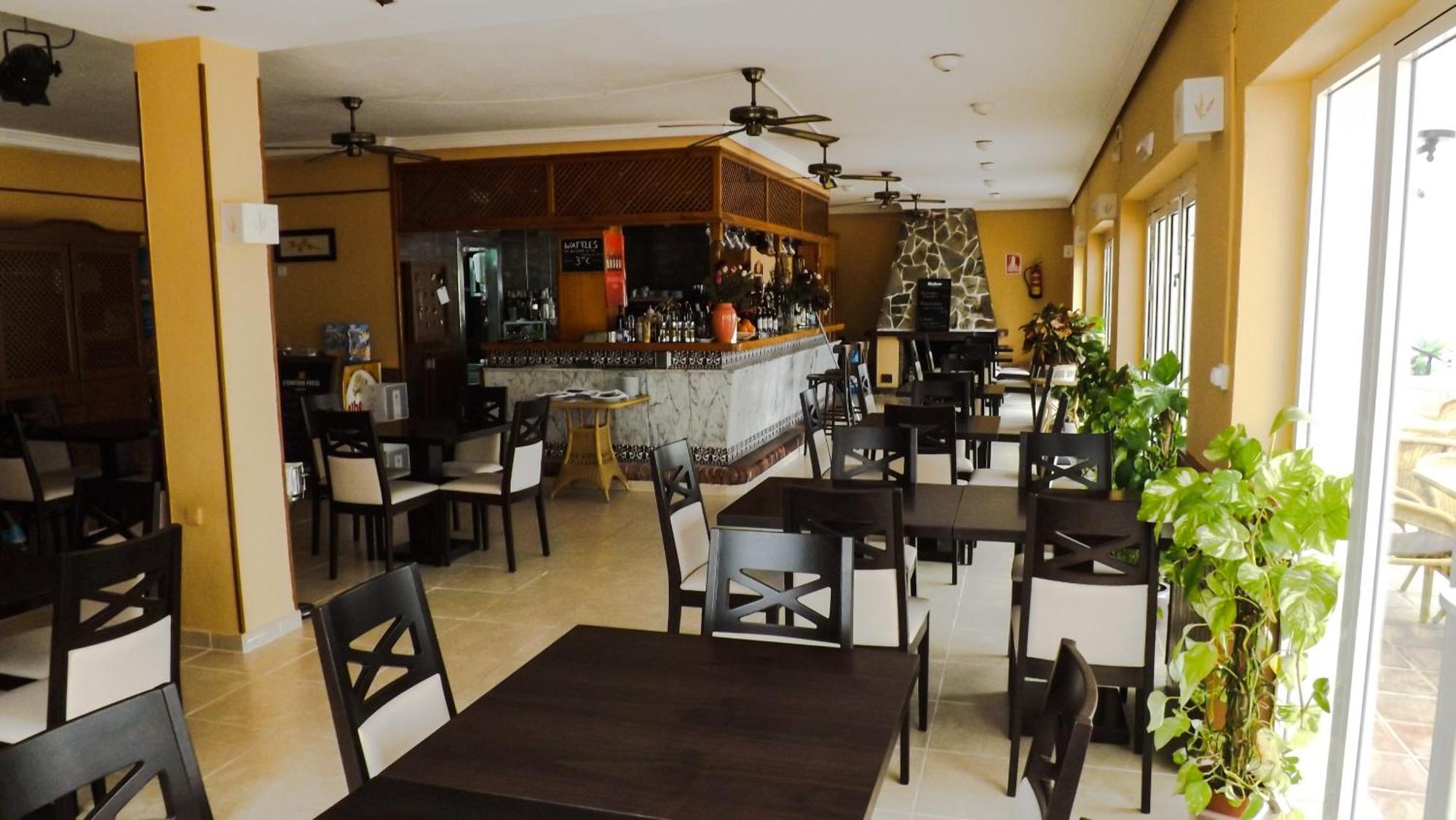 Pueblo Evita Premium Suites เบนัลมาเดนา ภายนอก รูปภาพ